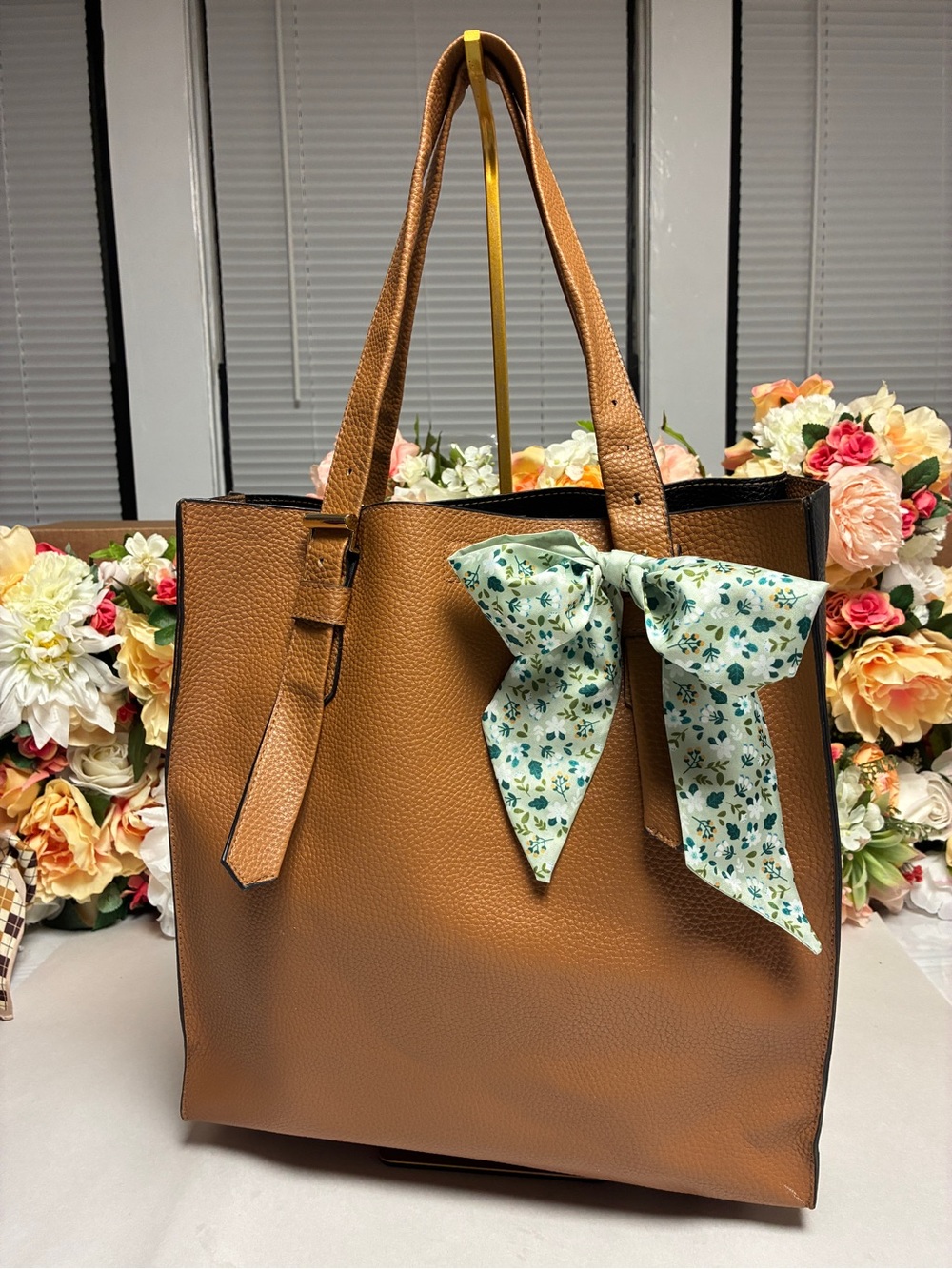 REED Modern American Luxury Pebbled Colorblock Tote Bag Cognac Black Gold Tone